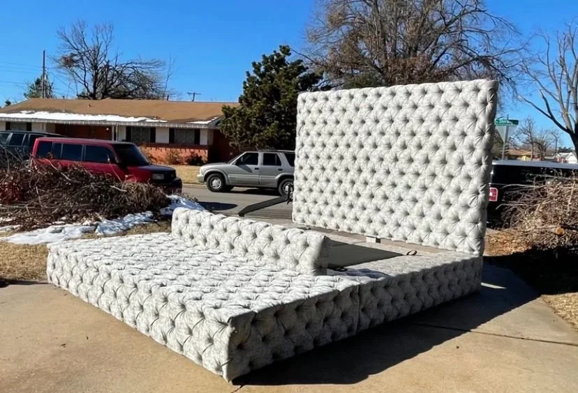 Platform large tufted bed deals